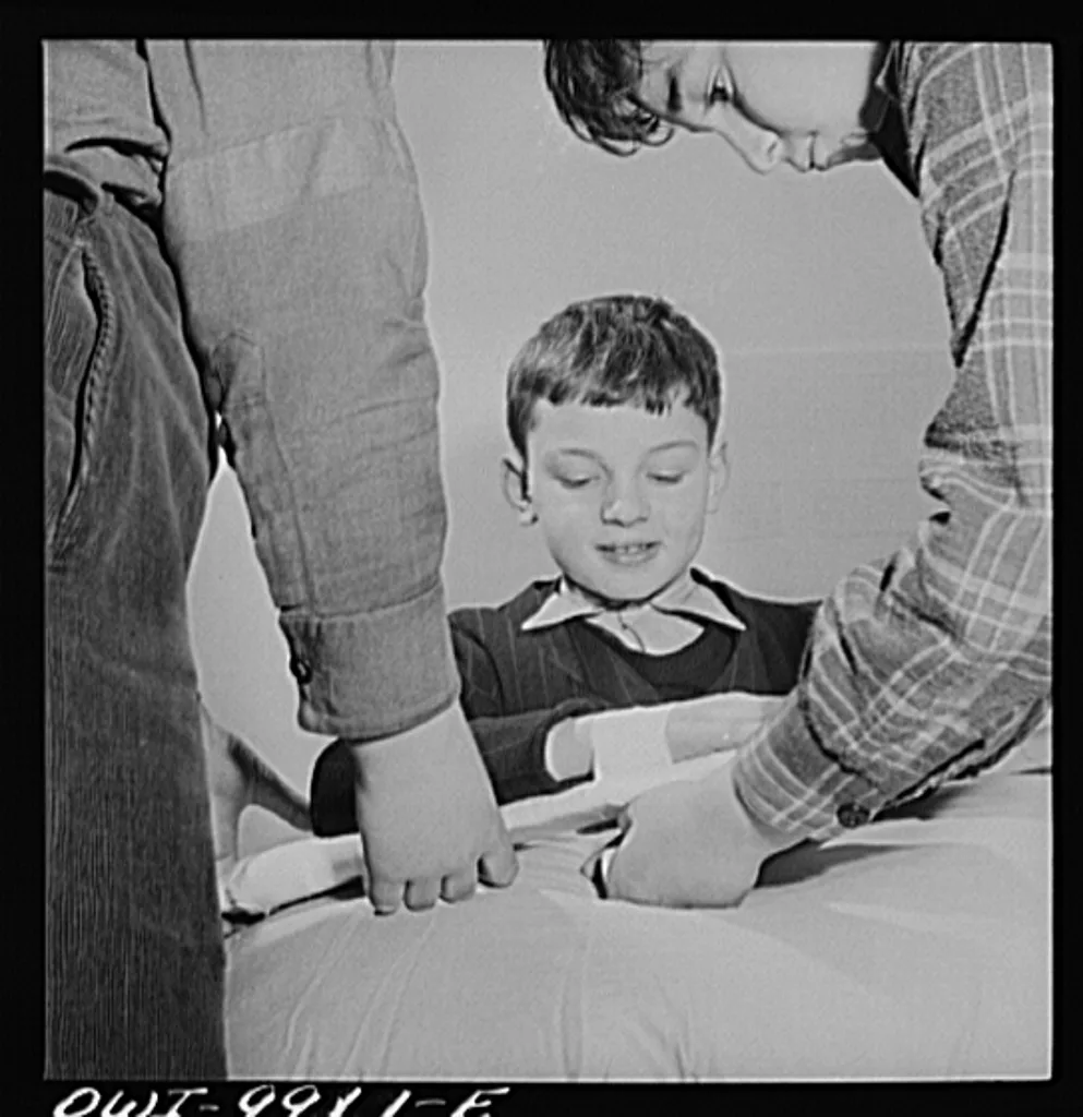 First aid class splinting a boy's broken arm