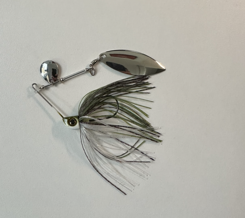 Spinnerbait with skirt and flashing blade