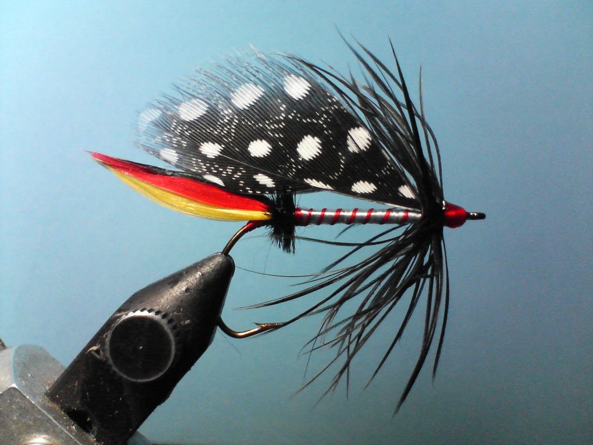 Hand-tied bass fly