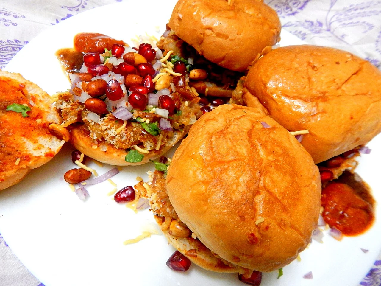 Dabeli (Potato-stuffed Buns with Chutney)